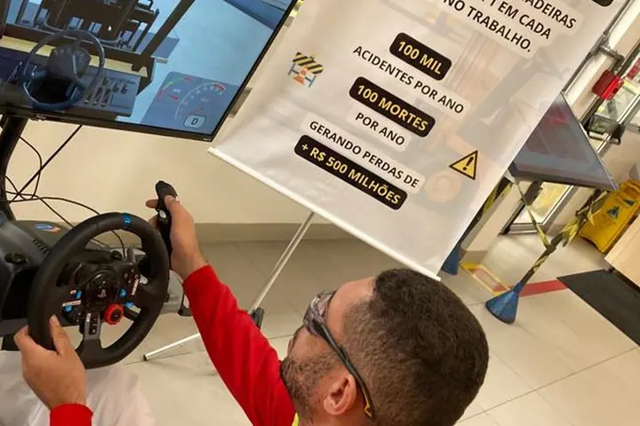 Simulador de Empilhadeira — experiência Catividade